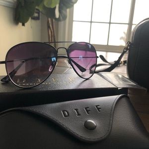 *SOLD*        Diff Sunglasses